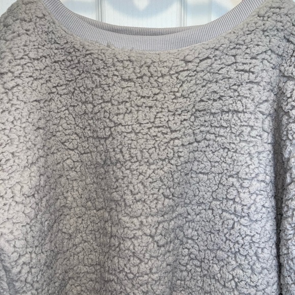 Fuzzy Crop Top Crew Neck - Picture 2 of 4